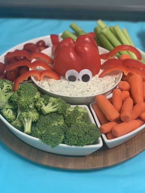 Brookie Cookies, Beach Theme Food, Diy Octopus, Food Art For Kids, Fiesta Tropical, Charcuterie Inspiration, Ocean Party, Raw Foods, Charcuterie Recipes