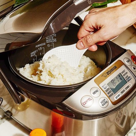 Why the Zojirushi Rice Cooker Is the Unofficial Appliance of the BA Test Kitchen | Bon Appétit Rice In Slow Cooker, Zojirushi Rice Cooker, Best Rice Cooker, Bowl Meals, Rice Cooker Recipes, Plant Paradox, Rice Porridge, Rice Cookers, Electric Cooker