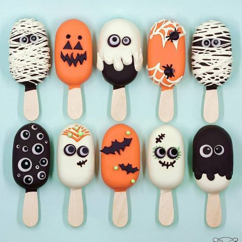 Halloween Cheesecake, Disney Villain Party, Lolly Cake, Halloween Deserts, Postres Halloween, Halloween Cake Pops, Christmas Cake Pops, Halloween Food Treats, Monster Cake