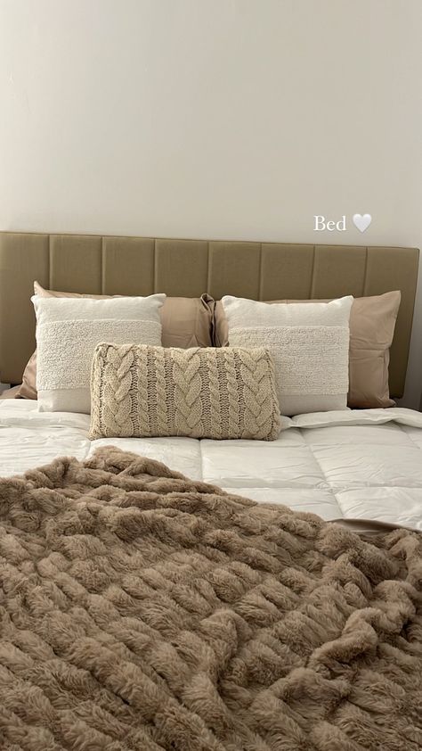 Oatmeal Room Aesthetic, Beige Bed Aesthetic, Neutral Bedroom Brown, White Brown And Gold Bedroom, Beige And Brown Bedroom Ideas Cozy, Taupe And Beige Bedroom, Beige And Gold Bedroom Ideas, Bed Inspo Aesthetic Bedding & Blankets, Beige Bed Frame Bedroom Ideas