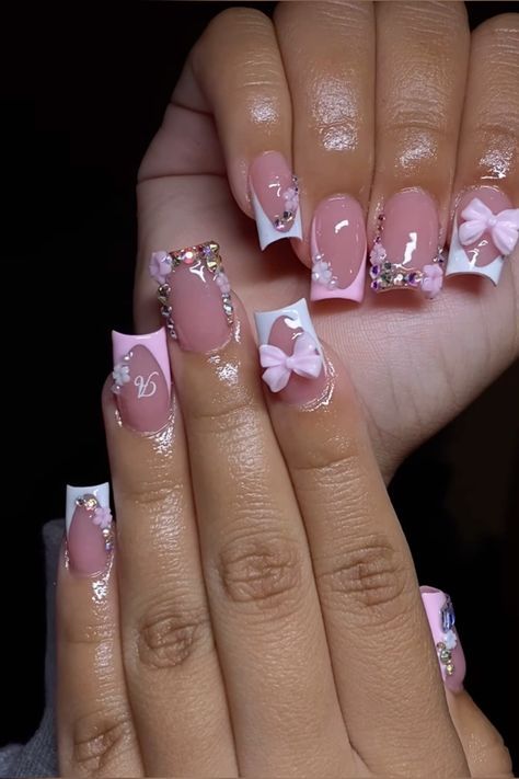 Cute Short Nail Sets With Charms, Pink Shirt Nail Designs, Aesthetic Short Nail Ideas, December Short Nails, Nail Ideas Butterflies, Nail Designs Blooming Gel, Short Baddie Nail Designs, Acrylic Nails Gems, Square Nails Ideas Medium