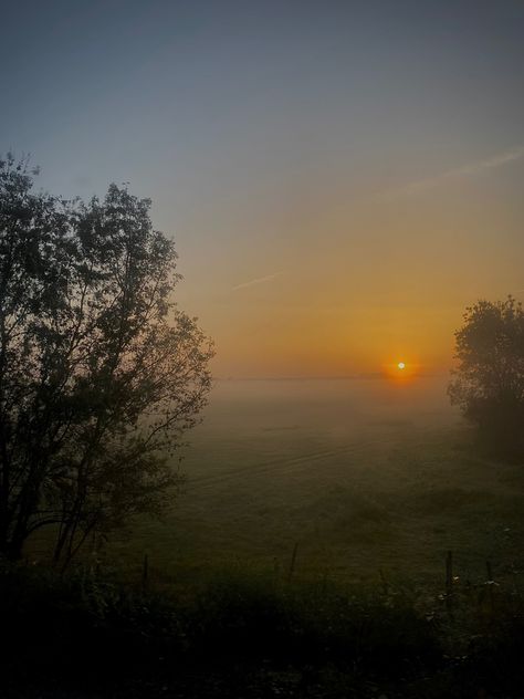 Beautiful and foggy landscapes, sunrise Sunrise Countryside, Foggy Sunrise, Foggy Landscape