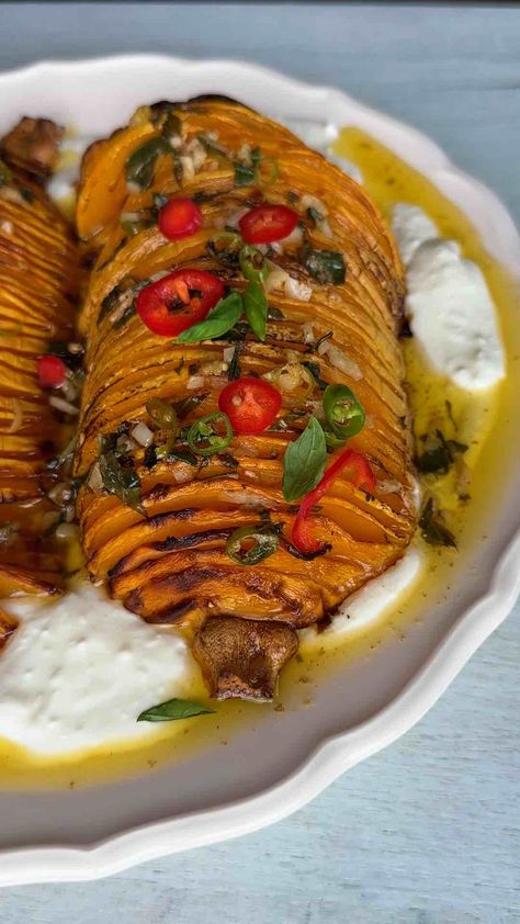 Hasselback Squash, Garlic Butternut Squash, Squash Recipe, Butternut Squash Recipes, Food Box, Photography Styling, Squash Recipes, Vegetarian Dinner, Menu Ideas