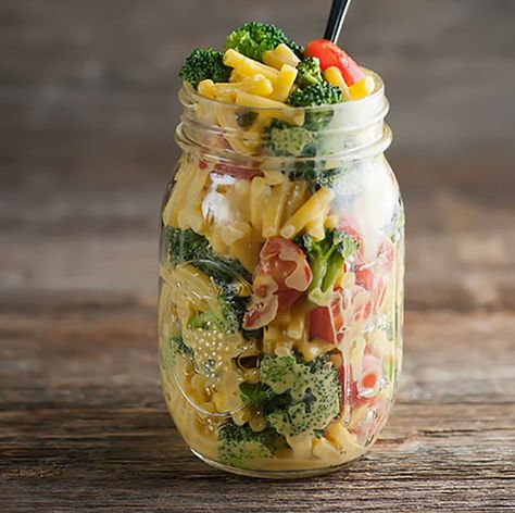 Lunchables Diy, Mason Jar Meal Prep, Mason Jar Lunch, Natural Food Dye, Jar Meals, Mason Jar Salad Recipes, Mason Jar Salad, Mason Jar Meals, Salad In A Jar