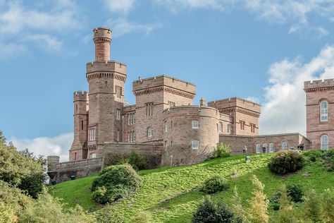 Cities Outside of London That You Need To Visit In The UK (54) Inverness Castle, Inverness Scotland, Stirling Castle, Fairy Pools, Cairngorms National Park, Castles In Scotland, United Kingdom Travel, Travel Wallpaper, Edinburgh Castle