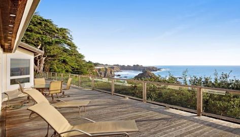 Forget The Resorts, Rent This Charming Waterfront VRBO In Northern California Instead Gualala California, California Resorts, Private Hot Tub, Mendocino Coast, Cliff House, The Cliff, Waterfront Property, Beach Rentals, North Coast