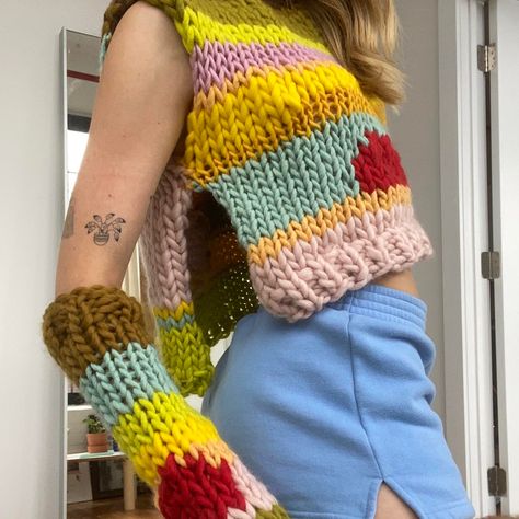 Crochet Apparel, Fibre Art, Knit Tops, Leg Warmers, Sweater Vest, Crochet Scarf, Fashion Inspo Outfits, Hand Knitting, Knit Top