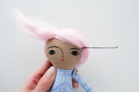 DIY Felted Wool Doll Hair Doll With Needle, Felt Doll Hair, Easy Rag Doll, Doll Hair Tutorial, Felting Tutorial, Needle Felting Tutorial, Wool Dolls, Felt Sheets, Rag Dolls Handmade