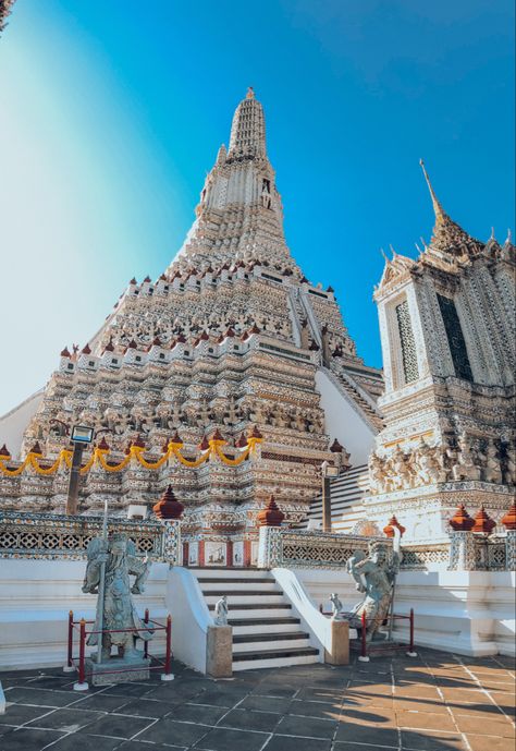 Wat Arun Bangkok Outfit, Bangkok Outfit, Wat Arun Bangkok, Thailand Places, Thailand Outfit, Wat Arun, Bangkok Travel, Ancient Buildings, Bali Travel