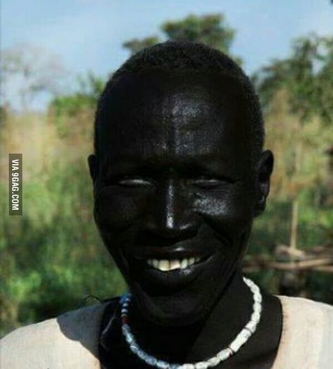 The darkest man in the world Ugly Photos, Funny Face Photo, Black Fact, Dark Skin Men, Dark Men, Black Person, African People, Funny Short Clips, Photo Pose For Man