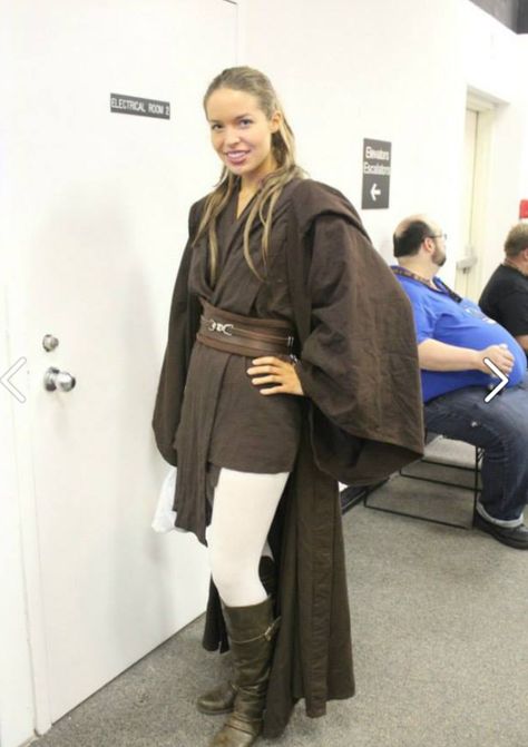 Female Jedi - my costume didn't turn out near as awesome as this Jedi Diy Costume, Jedi Female Outfit, Jedi Cosplay Female, Diy Jedi Costume, Jedi Outfit Female, Jedi Costume Female, Female Jedi Outfit, Female Jedi Costume, Jedi Costume Diy