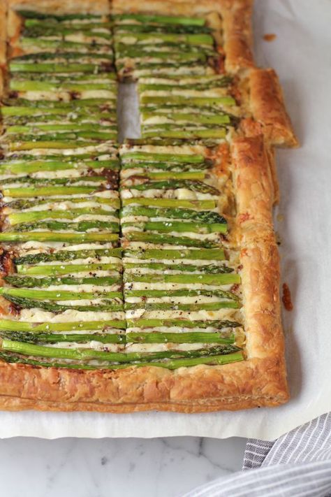 Appetizer: Asparagus Gruyere Tart Gruyere Tart, Asparagus Tart, Vegetarian Brunch, Vegan Easter, Spring Recipe, Easter Appetizers, Asparagus Recipes, Easter Dinner Recipes, Easter Brunch Food