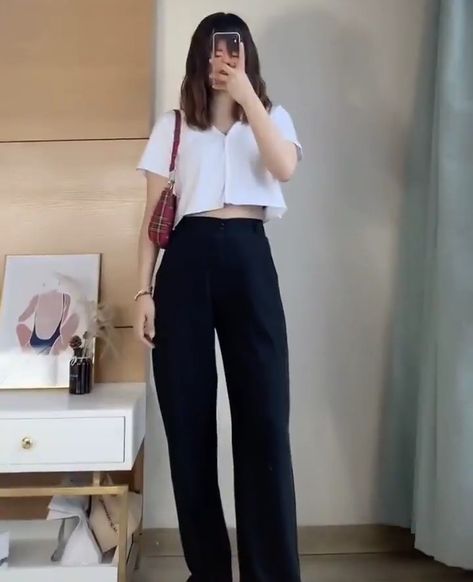 Black Trousers Outfit Casual Classy, Korean Trousers Outfit, Uniqlo Women Outfit Casual, Black Trousers Outfit, Uniqlo Women Outfit, Uniqlo Outfit, Trousers Women Outfit, Trousers Outfit, Trouser Outfit