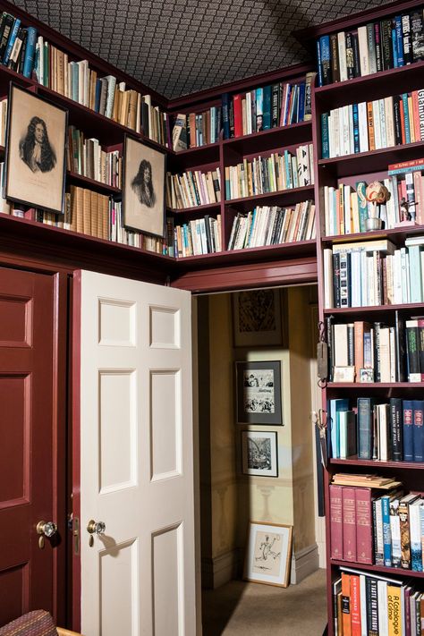 A Publisher’s Life and Library - The New York Times Library Corridor, Eclectic Traditional Living Room, Luxurious Library, Library Rooms, Book Shops, Private Library, Dream Library, Elegant Living Room Design, Beautiful Library