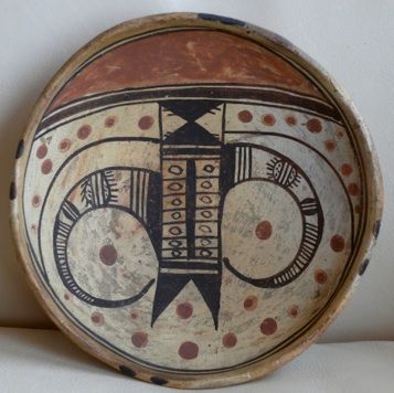 Nampeyo [Hopi-Tewa, 1859–1942], Hopi polychrome bowl. "Nampeyo was born in the village of Hano on First Mesa... [S]he learned potting from her grandmother, a Hopi potter from Walpi... Nampeyo's sense of freedom, design & appreciation of the shape & space of each vessel combined with her artistic abilities allowed her to create a form of pottery that is still carried on today." She is credited with starting the Sikyátki revival of Hopi pottery. –Robert Ashton, Jr., 1976 Pueblo Designs, Mimbres Pottery, Southwestern Pottery, Hopi Pottery, Texture Ceramic, Southwest Pottery, Native Pottery, American Indian Pottery, American Ceramics