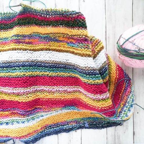 10 Stitch Blanket, Easy Blanket Knitting Patterns, Easy Knit Blanket, Knit Afghan Patterns, Knitted Stuff, Knitting Blanket, Knitting Patterns Free Blanket, Knitting For Charity, Beginner Knitting