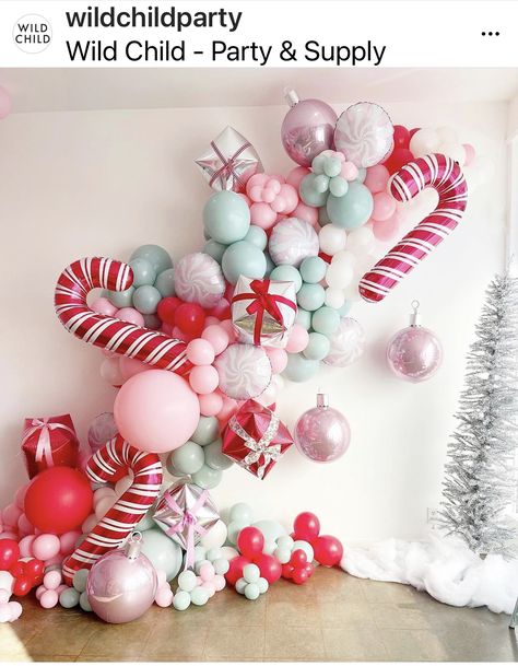 Christmas Gender Reveal, Christmas Party Backdrop, The Best Aesthetic, Christmas Balloon Decorations, Balloon Garland Diy, Girly Christmas, Best Aesthetic, Christmas Party Themes, Kids Christmas Party