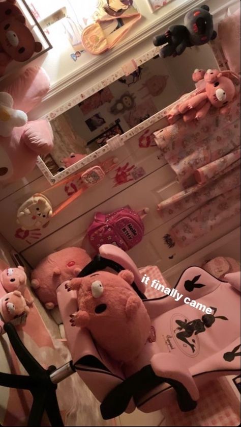 Gloomy Bear Room Decor, Gloomy Bear Room, Gloomy Room, Hello Kitty Bedroom, Gloomy Bear, Otaku Room, Aesthetic Room Ideas, Princess Room, Room Goals