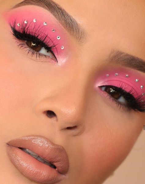 Pink Makeup Looks, Makeup Euphoria, Rhinestone Makeup, Pink Eye Makeup, Rave Makeup, Barbie Makeup, Eye Makeup Pictures, Smink Inspiration, Makijaż Smokey Eye