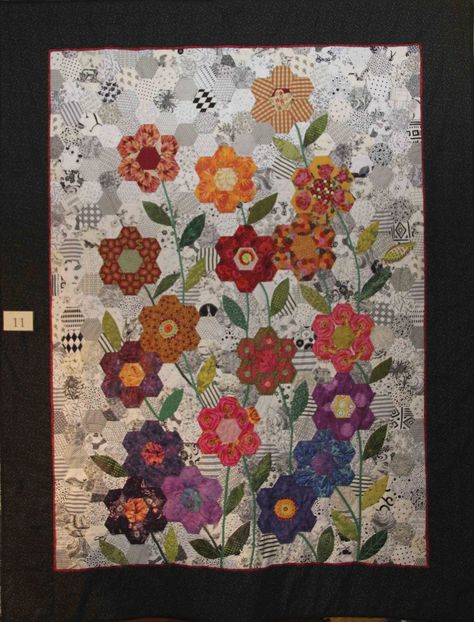 Grandmother’s Flower Garden – Quilts, Quips, and other Nearsighted Adventures Hexagon Quilt Pattern Free, Quilting Hexagons, Hexie Quilts Patterns, Scrap Quilting, Hexie Quilts, Grandmothers Flower Garden Quilt, Hexagon Quilt Pattern, Quilted Projects, Hexagon Patchwork