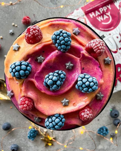 Dasha on Instagram: “Galaxy bowl it is ! Always fun creating one. 💓 Today I added delicious Super Reds powder in Raspberry flavour from @happywayau This…” Smoothie Bowl Ingredients, Pink Pitaya, Fresh Smoothies, Frozen Bananas, Meal Prep Clean Eating, Smoothie Bowl Recipe, Nice Cream, Red Fruit, Frozen Banana