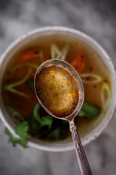 Ginger Bone Broth, Bone Broth Soup Recipes, Bone Broth Recipe, Breakfast And Brunch, Asian Soup, Broth Recipes, Think Food, Bone Broth, Delicious Soup