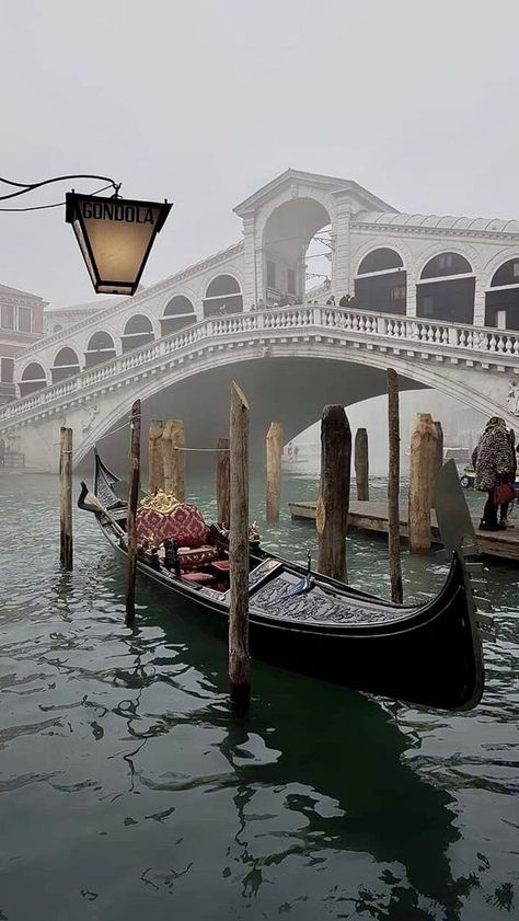 ♔ Venise en Hiver - Venice in the Winter Etretat France, Venice Painting, Venice Travel, Italy Photography, Visit Italy, Elba, Beautiful Places To Travel, Venice Italy, Italy Travel