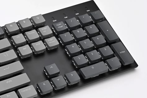 Keychron K1: Ultimate low profile wireless mechanical keyboard - Diy Pc Desk, Macbook Pro Setup, Mac Layout, Wall Mounted Pc, Unique Keyboards, Diy Mechanical Keyboard, Business Strategy Management, Dual Screen, Cool New Gadgets