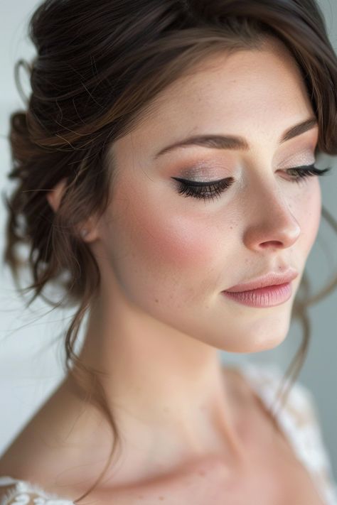 Natural Wedding Makeup Hazel Eyes Brown Hair, Makeup Wings, Bridal Makeup For Blue Eyes, Gorgeous Eye Makeup, Wedding Makeup For Blue Eyes, Summer Wedding Makeup, Bridesmaid Hair Inspo, Pale Skin Makeup, Pale Makeup