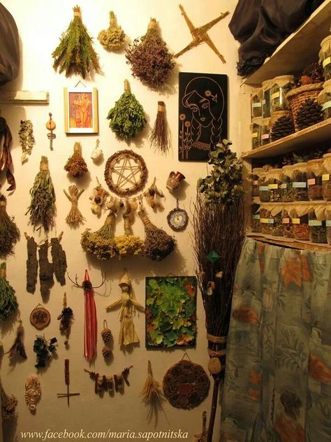 A witchy closet Witchy Room, Witch Cottage, Kitchen Witchery, Pagan Altar, Witchy Crafts, Hedge Witch, Pagan Witch, Witchy Decor, Witch House