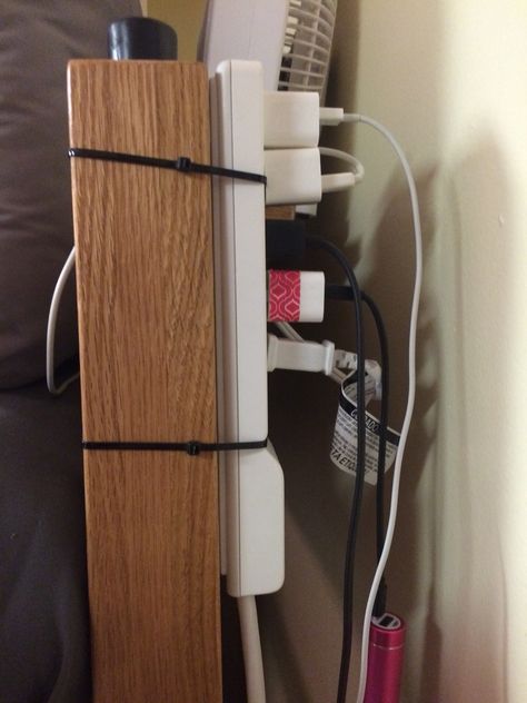 Zip tie a power strip behind a leg of your bed to hide the messy chords in a dorm room Classy Dorm Room, College Dorm Diy, Dorm Room Decorating Ideas, Dorm Room Decorating, Dorm Hacks, Dorm Sweet Dorm, Dorm Room Hacks, Dorm Diy, Dorm Room Storage