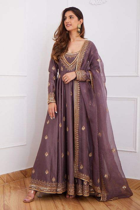 Grand Anarkali Dress, Purple Pakistani Suit, Jigar Mali, Purple Anarkali, Chanderi Anarkali, Silk Anarkali Suits, Designer Anarkali Dresses, Desi Outfits, Anarkali Dress Pattern