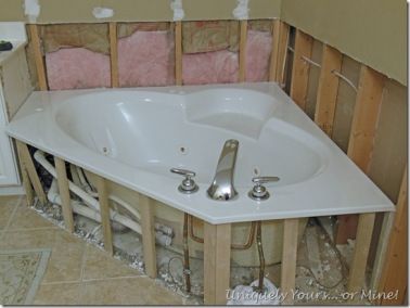 Removing wall tile from tub surround in bathroom Garden Tub Remodel, Tub Surround Ideas, Mobile Home Bathrooms, Garden Bathtub, Tub Remodel, Bathtub Surround, Corner Tub, Bathtub Remodel, Tub Surround