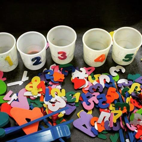 Simple math activity. Sorting numbers Prek Number Recognition Activities, Early Numeracy, Pre K Math, Motor Development, Prek Math, Number Activities, Numbers Preschool, Simple Math, Learning Numbers