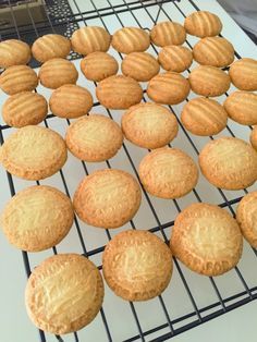 Buckwheat Biscuits, Coconut Butter Cookies, Danish Butter Cookies Recipe, Maklike Resepte, Peanut Butter Biscuits, Oats Cookies, Best Shortbread, Best Shortbread Cookies, Coconut Cookies Recipes