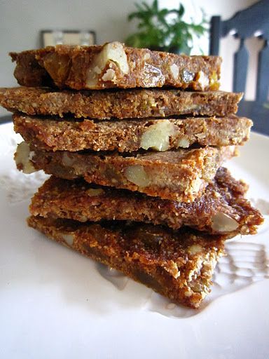 Raw Banana Bread, Raw Bread, Raw Vegan Breakfast, Raw Vegan Dinners, Deserturi Raw Vegan, Raw Breakfast, Raw Snacks, Dehydrated Foods, Recipes Savory