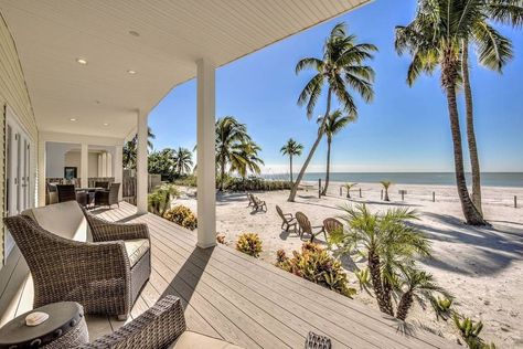 25 Best Beach House Airbnb Rentals in the US - Airbnb Beach Houses Fort Myers Beach Florida, Ocean Front Property, Beachfront House, Luxury Beach House, House Vibes, Places To Rent, Beach House Rental, Peinados Recogidos, Beach Bungalows