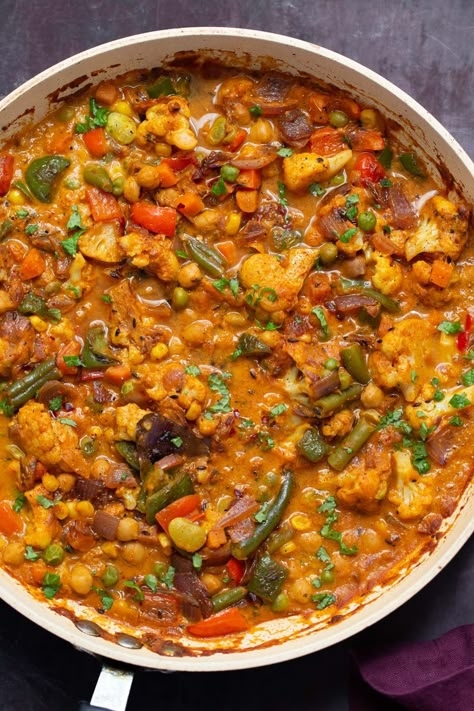 Vegetable Bhuna (North Indian Vegetable Curry) Vegan Vegetable Korma, Veg One Pot Meals, Indian Style Vegetables, Best Indian Vegetarian Recipes, Vegetable Korma Indian, Indian Side Dishes Vegetable, Vegetable Curry Recipes Indian, Mix Vegetables Recipes Indian, Indian Curry Recipes Vegetarian