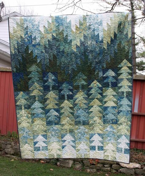 Winter Solstice Quilt, Delectable Mountain Quilt, Northern Lights Quilts, Christmas Present Quilt, Solstice Quilt, Ombre Quilt, Quilt Border Ideas, Mountain Quilt, Quilt Diy