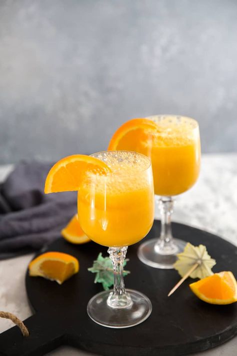 Nothing can brighten the mood quite like a mimosa! This is no ordinary mimosa drink recipe, this drink has the sweet taste of mangos to add a tropical feel. Say good-bye to orange juice, MANGO is the way to go! Prosecco And Orange Juice, Mango Mimosa, Fried Catfish Recipes, Mimosa Drink, Prosecco Drinks, Mimosa Cocktail, Dry Rub For Chicken, Rum Punch Recipes, Lemon Ricotta Pancakes