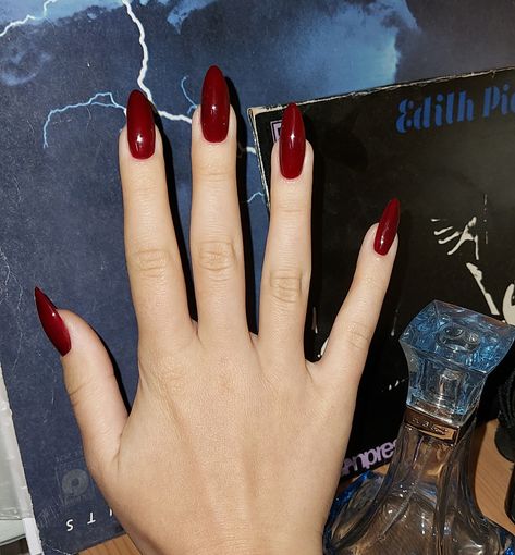 Feme Fatale Nails, Mob Wife Aesthetic Hair, Mob Wife Nails 2024, Rockstar Nails Aesthetic, Mob Wife Nails, Wife Aesthetic Outfit, Mob Wife Makeup, Toe Nail Art Designs, Era Outfits