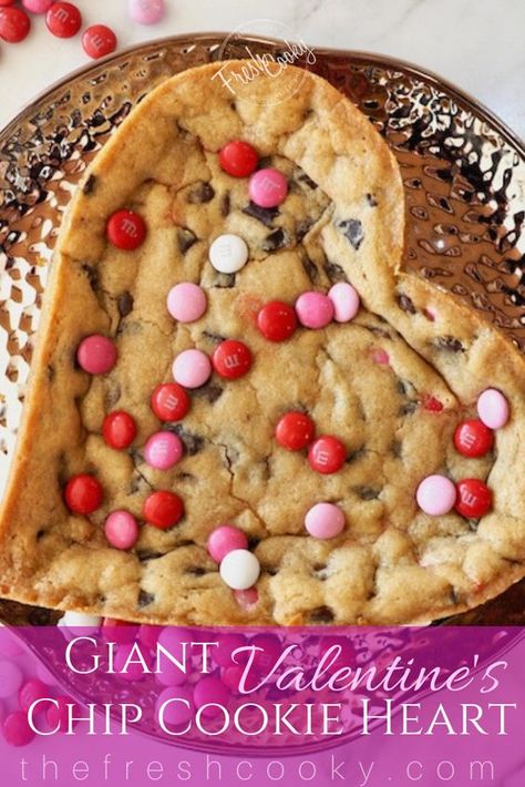 Easy step-by-step instructions and recipe to make your own Giant Chocolate Chip Cookie Heart for Valentine's Day. Make one large or a couple smaller ones. Giant Cookie Cake Recipe, Heart Cookies Recipe, Giant Cookie Cake, Valentine Baking, Valentine's Desserts, Cookie Heart, Valentines Recipes, Homemade Chocolate Truffles, Cookie Kits