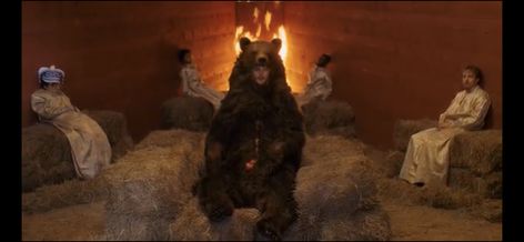 #Midsommar #Bear Movie Shots, Film Grab, Thriller Movies, Movie Gifs, Florence Pugh, Bear Stuffed Animal, Film Aesthetic, Film Stills, Scary Movies