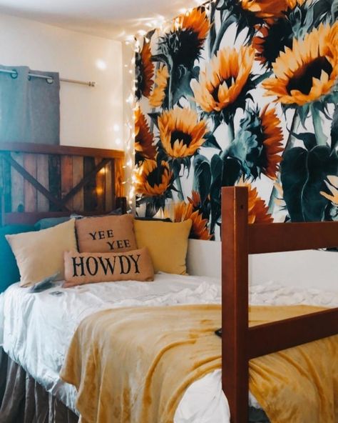 Sunflower Bedroom, Sunflower Tapestry, Yellow Room Decor, Country Room, Sunflower Room, Western Room, Western Bedrooms, Yellow Bedroom Decor, Western Bedroom Decor