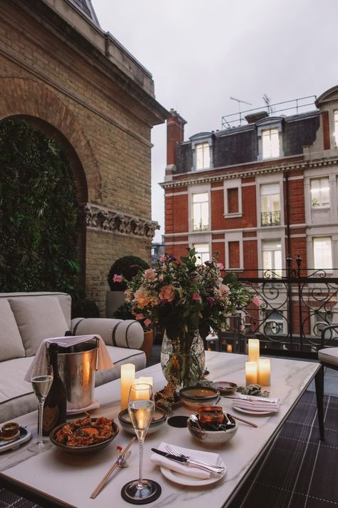 MY STAY AT THE LANGHAM HOTEL IN LONDON — Nicolas Fairford Nicolas Fairford, Langham Hotel London, Christmas Hotel, Heavenly Christmas, Landmark Hotel London Wedding, London Hotel Room View Night, Landmark Hotel London, Langham Hotel, Noel Coward