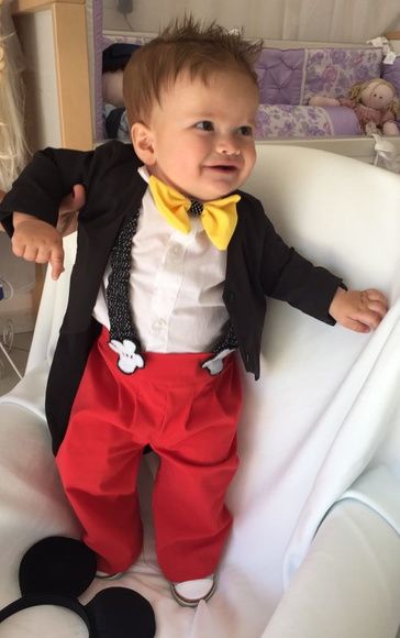 FANTASIA INFANTIL MICKEY COMPLETA no Elo7 | DALILI STORE (B6201A) Diy Mickey Mouse Costume, Mickey Mouse Themed Birthday Party, Fiesta Mickey Mouse, Mickey Mouse Costume, Baby Boy 1st Birthday Party, Baby Boy Photography, Baby Boy 1st Birthday, Baby Costumes, 1st Boy Birthday