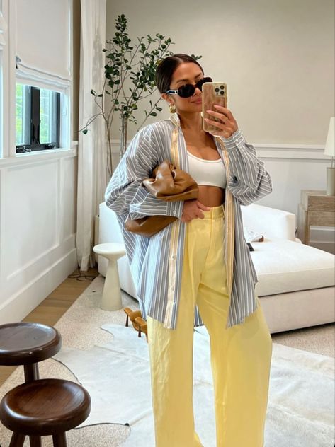 Yellow Outfit Inspo Aesthetic, Yellow Trousers Outfit, Ootd Yellow, City Ootd, Banana Yellow, Yellow Pants, Summer Outfit Inspiration, Hottest Fashion Trends, Looks Style