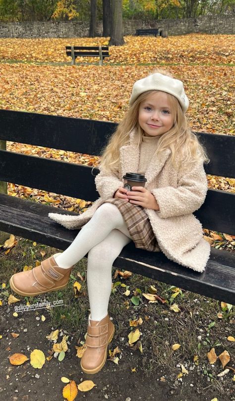 Classy Kids Outfits, Kids Paris Outfit Ideas, Winter Outfits Kids Girl, Elegant Kids Outfit, Kids Winter Outfits Girl, Rich Kid Outfit, Old Money Toddler Outfits, Old Money Kids Outfits, Toddler Winter Outfits Girl