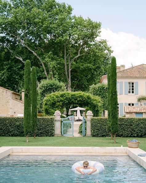 Le Mas des Poiriers (@provencepoiriers) • Instagram photos and videos Provence Poiriers, Barn Living, Garden Architecture, French Chateau, French Country House, French Country Style, Pretty House, Mediterranean Style, Pretty Places