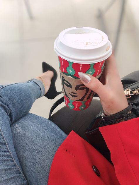 Los días siempre seran mejores acompañados de un deli café 🥰 #starbucks #coffee #girlboss #happy #starbuckslover Café Starbucks, Snapchat Selfies, Small Town Life, Coffee Aesthetic, Starbucks Coffee, Frugal Living, Small Town, Snapchat, Cafe